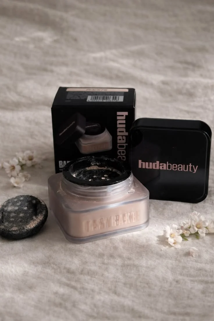 Huda Beauty Mini Easy Bake Baby Bake Loose Powder
